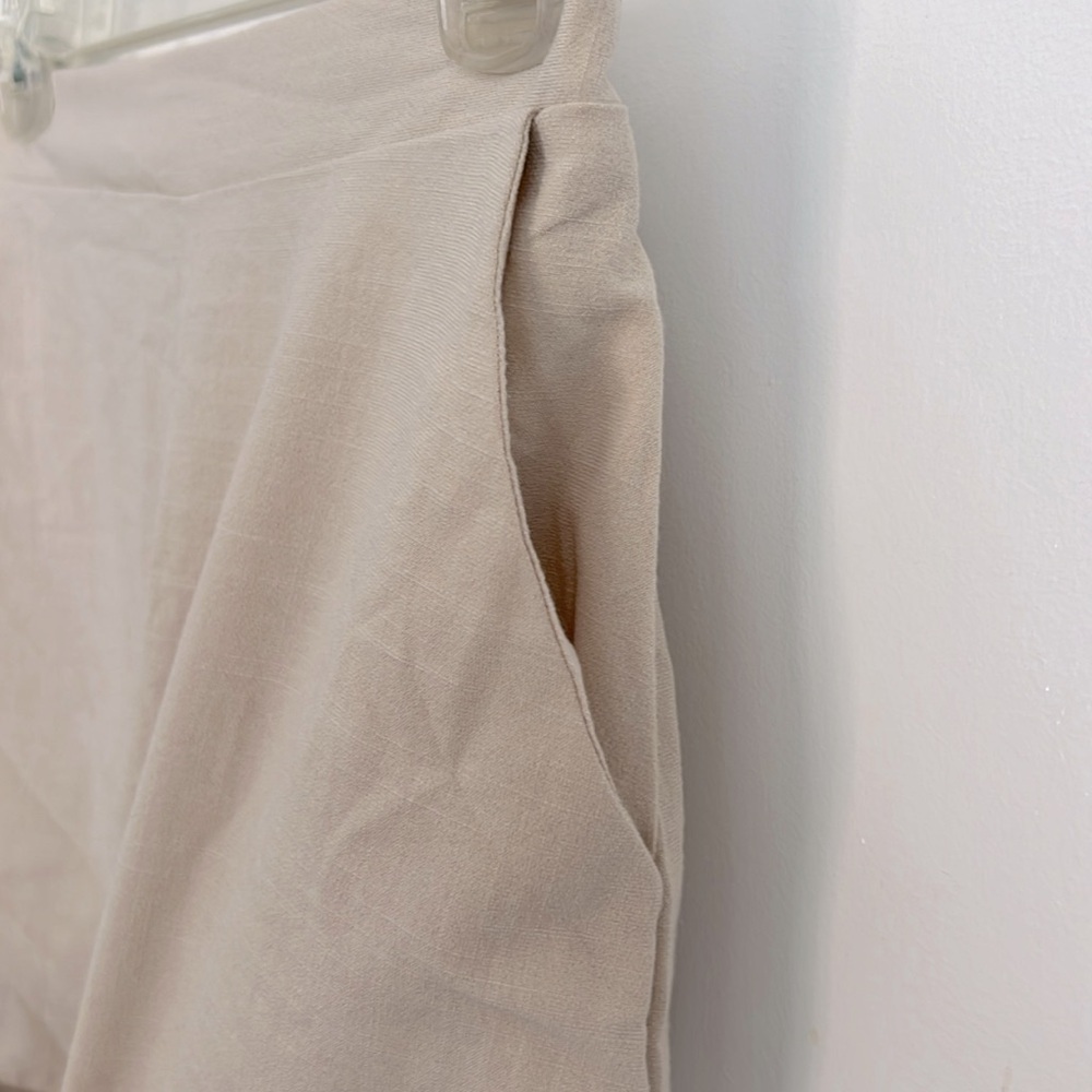 *Like New* Princess Polly High Waist Cream Shorts Sz 4 - Picture 3 of 7